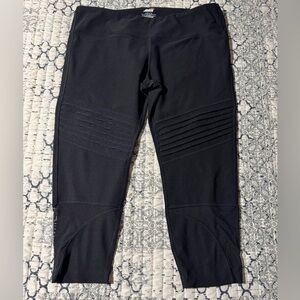 Avia Black and Sheer Panel Cropped Capri Athletic Pant XL